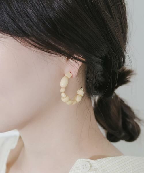 SMELLY / スメリー ピアス・イヤリング | カラービーズフープピアス | 詳細1