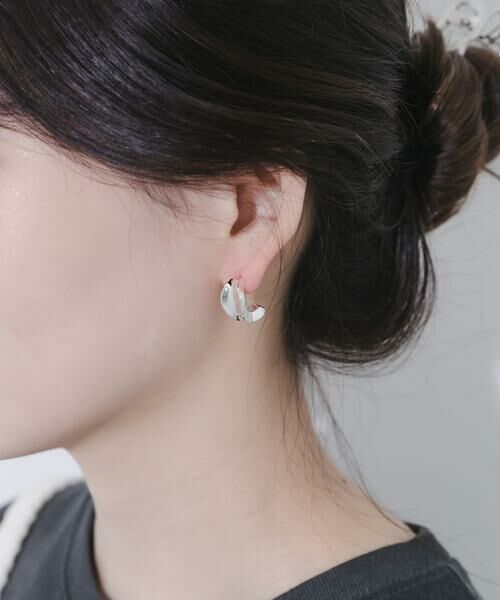 SMELLY / スメリー ピアス・イヤリング | ニュアンスカーブピアス | 詳細1