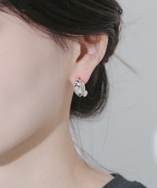 SMELLY / スメリー ピアス・イヤリング | ニュアンスカーブピアス（シルバー）