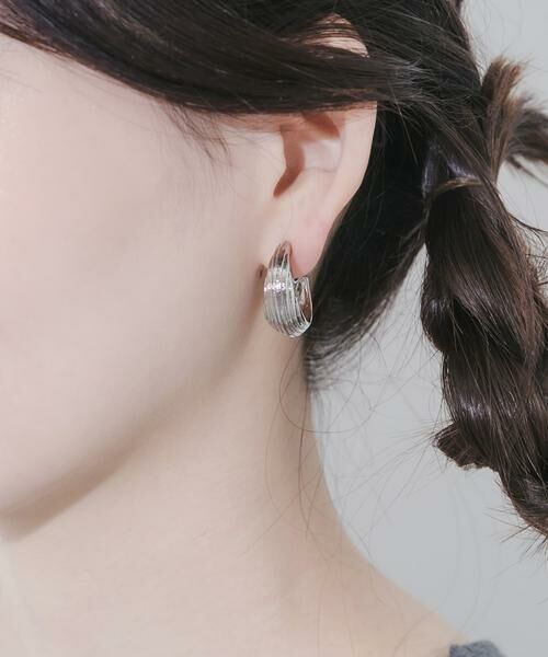 SMELLY / スメリー ピアス・イヤリング | メタルラインフープイヤリング | 詳細1