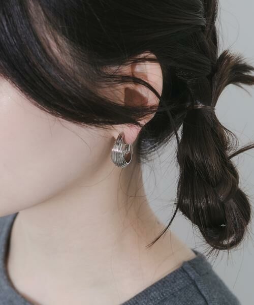 SMELLY / スメリー ピアス・イヤリング | メタルラインフープイヤリング（シルバー）