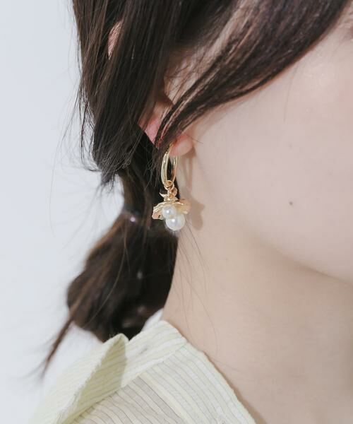 SMELLY / スメリー ピアス・イヤリング | メタルフラワーパールフープイヤリング | 詳細3