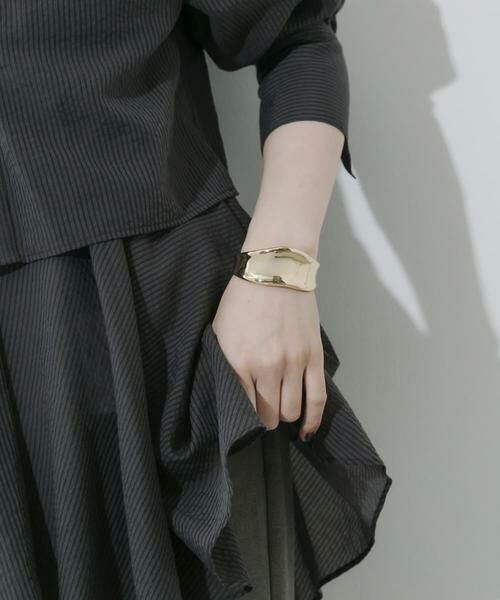 SMELLY / スメリー ブレスレット・バングル | ニュアンスメタルワイドバングル（ゴールド）