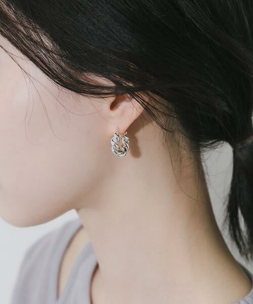 SMELLY / スメリー ピアス・イヤリング | プランプツイストフープピアス（シルバー）