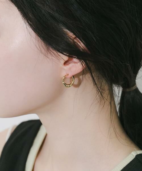SMELLY / スメリー ピアス・イヤリング | ニュアンスツイストワンタッチフープイヤリング | 詳細1