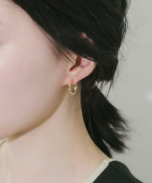 SMELLY / スメリー ピアス・イヤリング | ニュアンスツイストワンタッチフープイヤリング | 詳細3