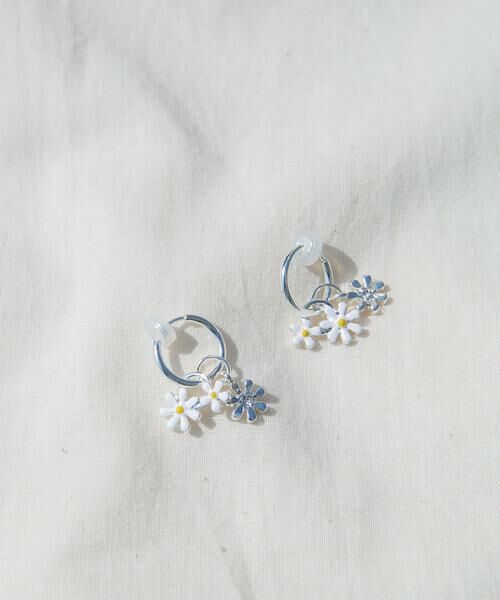 SMELLY / スメリー ピアス・イヤリング | フラワーチャームフープイヤリング | 詳細1