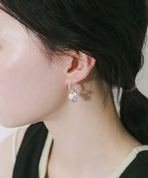 SMELLY / スメリー ピアス・イヤリング | フラワーチャームフープイヤリング | 詳細2