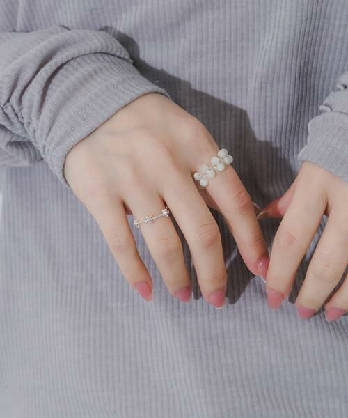 SMELLY / スメリー リング | ビーズフラワー2セットリング（ホワイト系その他）
