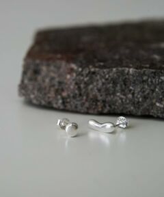 SMELLY / スメリー ピアス・イヤリング | SMELLY so’　asymmetry grain pierce