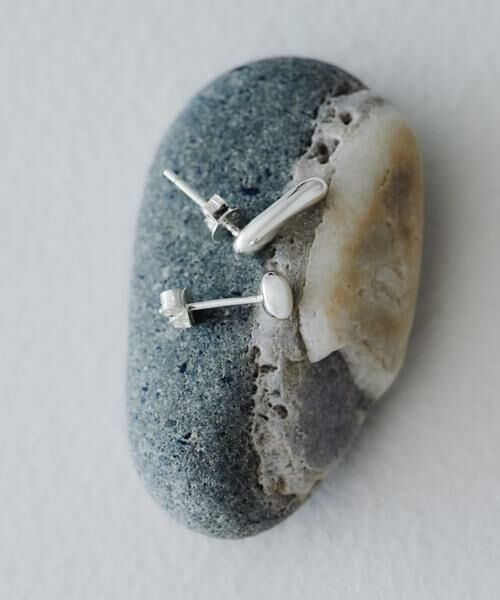 SMELLY / スメリー ピアス・イヤリング | SMELLY so’　asymmetry grain pierce | 詳細3