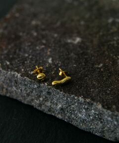 SMELLY / スメリー ピアス・イヤリング | SMELLY so’　asymmetry grain pierce