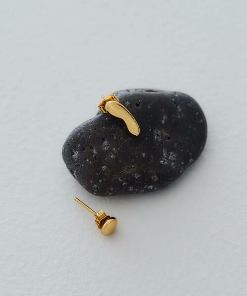 SMELLY / スメリー ピアス・イヤリング | SMELLY so’　asymmetry grain pierce | 詳細2