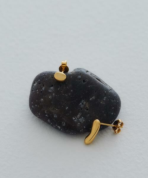 SMELLY / スメリー ピアス・イヤリング | SMELLY so’　asymmetry grain pierce | 詳細3