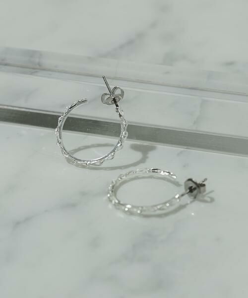 SMELLY / スメリー ピアス・イヤリング | ペタルチェーンフープピアス（シルバー）