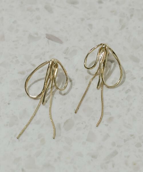SMELLY / スメリー ピアス・イヤリング | ニュアンスリボンスネークチェーンイヤリング（ゴールド）