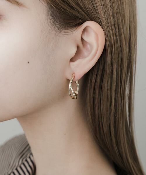 SMELLY / スメリー ピアス・イヤリング | ニュアンスメタルフープイヤリング（ゴールド）
