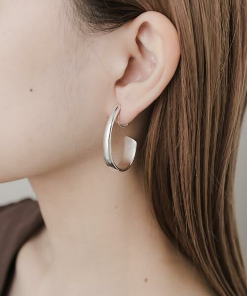 SMELLY / スメリー ピアス・イヤリング | メタルオーバルフープイヤリング（シルバー）