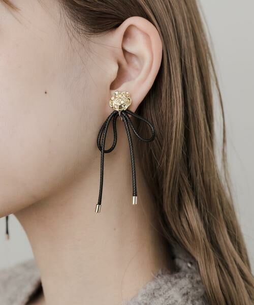 SMELLY / スメリー ピアス・イヤリング | ローズモチーフリボンコードイヤリング | 詳細1