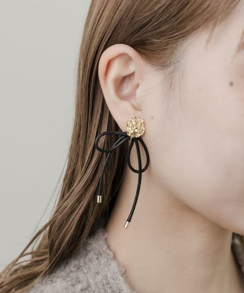 SMELLY / スメリー ピアス・イヤリング | ローズモチーフリボンコードイヤリング | 詳細3