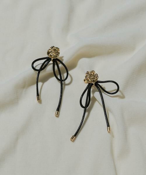 SMELLY / スメリー ピアス・イヤリング | ローズモチーフリボンコードイヤリング（ゴールド系その他）