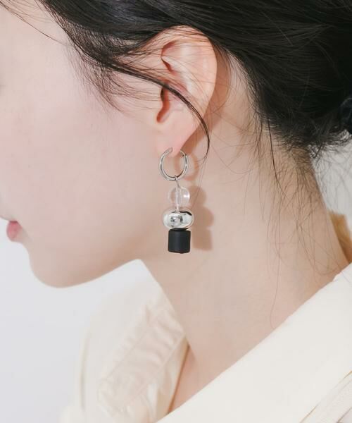 SMELLY / スメリー ピアス・イヤリング | モノトーンドロップイヤリング | 詳細1