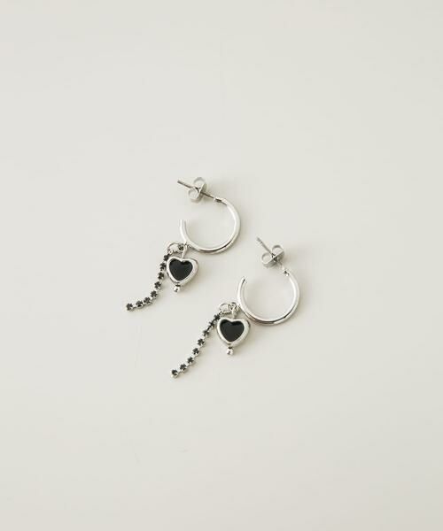 SMELLY / スメリー ピアス・イヤリング | ブラックハートビジューチェーンピアス（シルバー系その他）