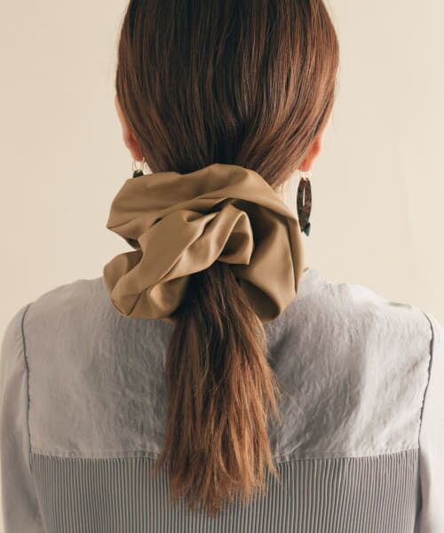 ＊＊SMELLY / スメリー ヘアゴム・シュシュ | フェイクレザーボリュームシュシュ（BEG）