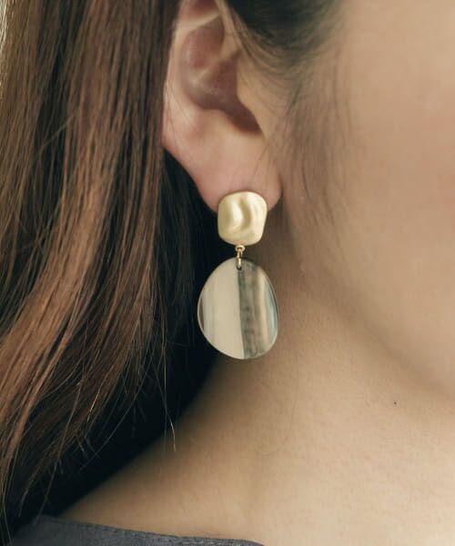 ＊＊SMELLY / スメリー ピアス・イヤリング | マーブルメタルコンビアシメピアス（BEG/GLD）