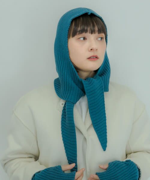 Paloma wool 青いウール混合ニット帽・スカーフスタイル Paloma wool 青色ニットフード付きスカーフ バイカラーモヘア スカーフ