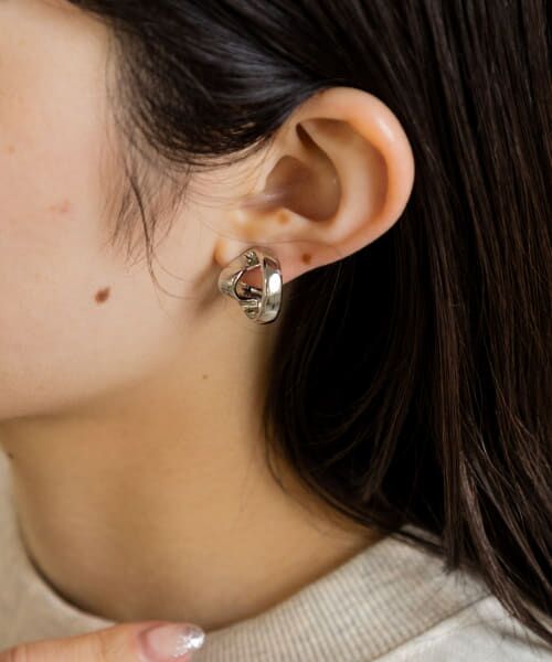 ＊＊SMELLY / スメリー ピアス・イヤリング | 『堀田真由さん着用』ユガミスリムプレートイヤリング（SLV）