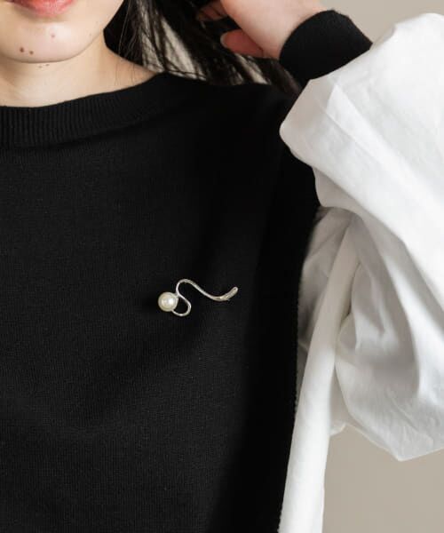 ＊＊SMELLY / スメリー ブローチ・コサージュ | ニュアンスラインパールブローチ（SLV）