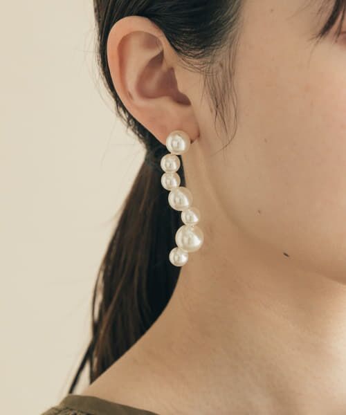 ＊＊SMELLY / スメリー ピアス・イヤリング | グラデーションパールボリュームピアス（IVO）