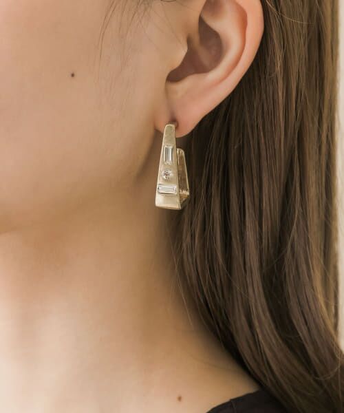 ＊＊SMELLY / スメリー ピアス・イヤリング | ガラスメタルスクエアピアス（GLD）