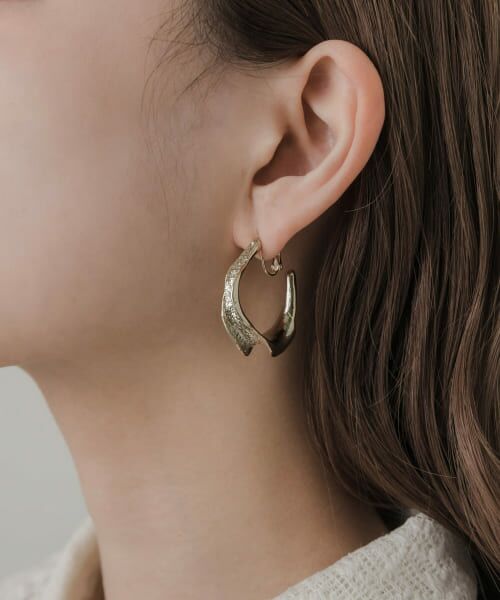 ＊＊SMELLY / スメリー ピアス・イヤリング | ニュアンスメタルフープイヤリング（GLD）