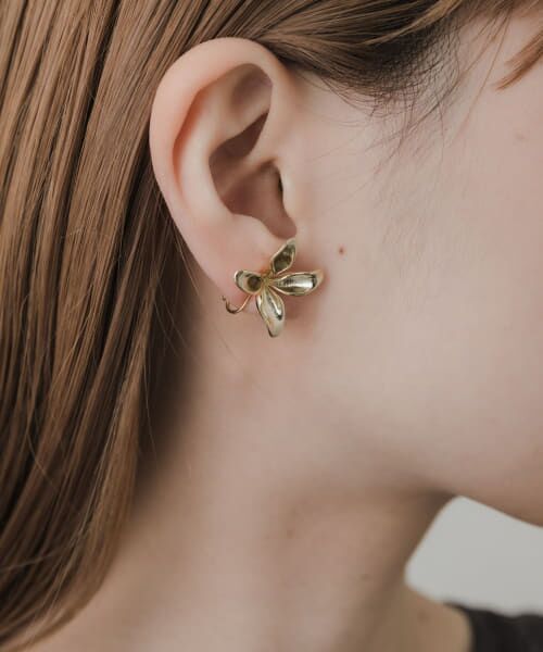 セール】 メタルフラワーポイントイヤリング （ピアス