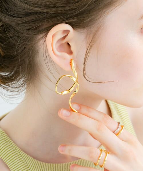 ＊＊SMELLY / スメリー ピアス・イヤリング | メタルラインアシンメトリーピアス（GLD）