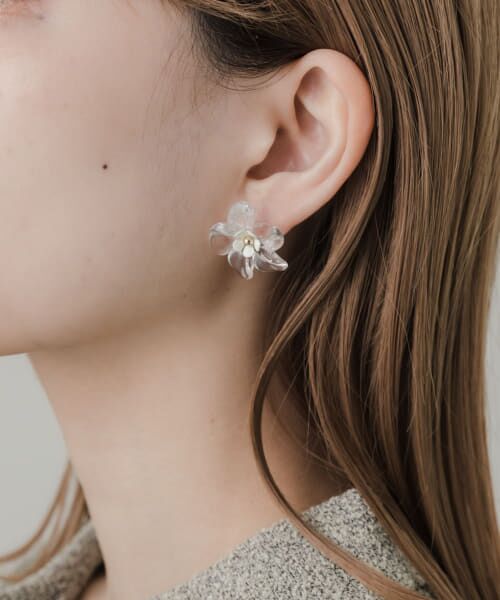 セール】 クリアフラワーピアス （ピアス・イヤリング