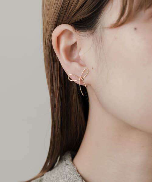 ＊＊SMELLY / スメリー ピアス・イヤリング | スリムラインリボンイヤリング（GLD）