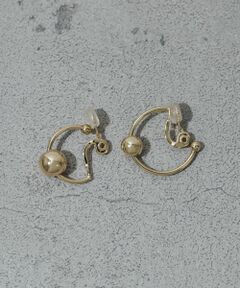 アシンメトリーメタルボールイヤリング