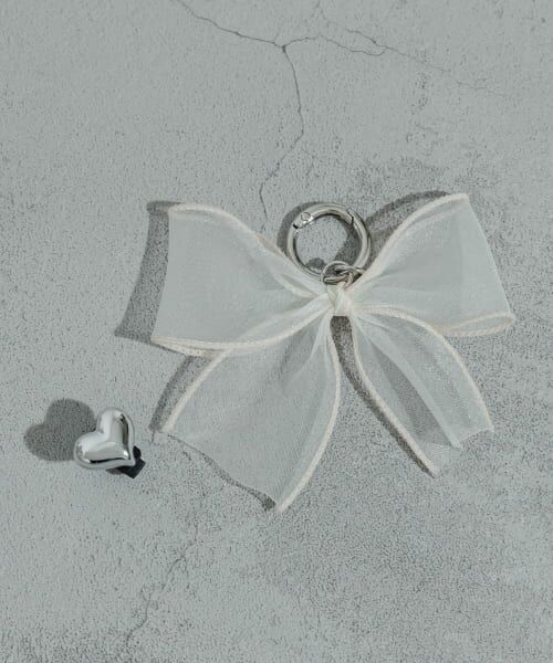 ＊＊SMELLY / スメリー シューケア | リボンハートアシメスニーカーチャーム（IVO/SLV）