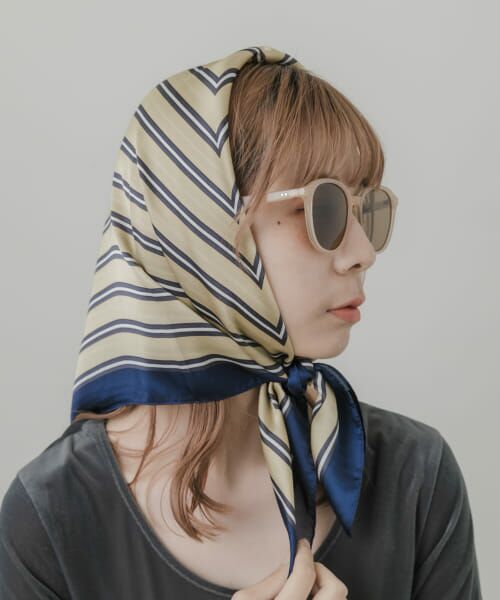 ＊＊SMELLY / スメリー バンダナ・スカーフ | スクエアパターンスカーフ（BEG）