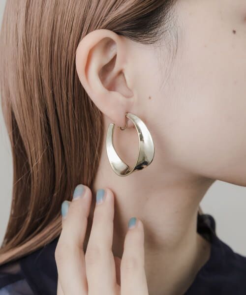 ＊＊SMELLY / スメリー ピアス・イヤリング | メタルビッグニュアンスフープイヤリング（GLD）