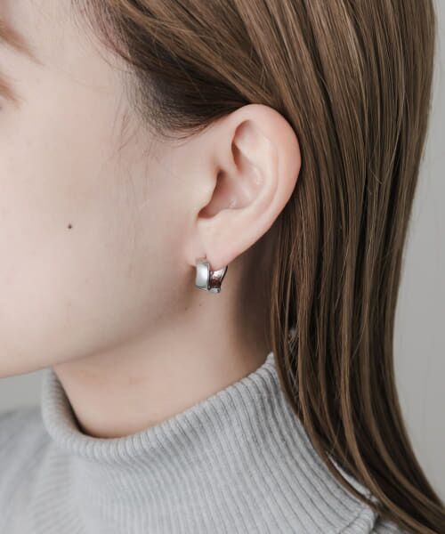 ＊＊SMELLY / スメリー ピアス・イヤリング | ニュアンスフープワンタッチピアス（SLV）