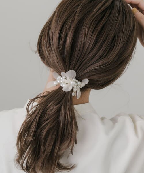 ＊＊SMELLY / スメリー ヘアゴム・シュシュ | ランダムパールリボンヘアゴム（BEG）