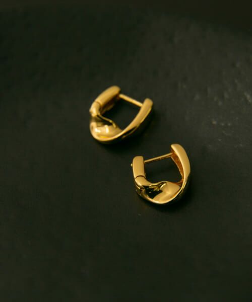 so' twist pierce SMELLY スメリー シルバーピアス スメリー SMELLY SMELLY so' twist pierce （SLV