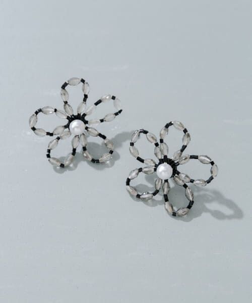 ＊＊SMELLY / スメリー ピアス・イヤリング | フラワービーズピアス（BLK/CLR）