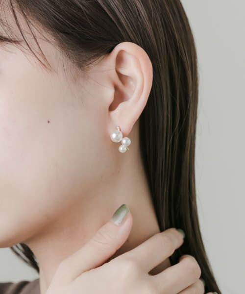 ＊＊SMELLY / スメリー ピアス・イヤリング | パールカーブピアス（WHT）