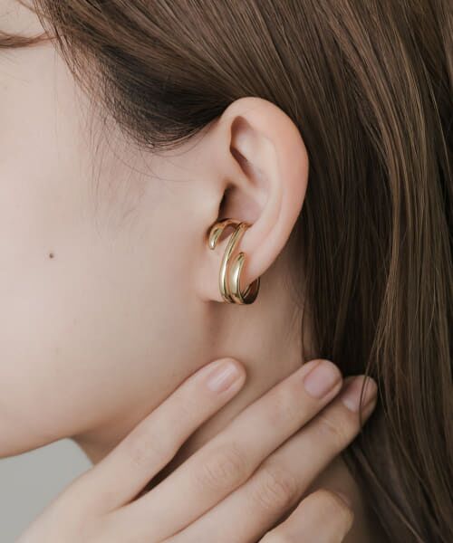 Emmaline（ピアス、イヤリング） _Fot line Pierced earring（ピアス）30mm／ゴールド