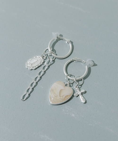 ＊＊SMELLY / スメリー ピアス・イヤリング | アシメハートチェーンイヤリング（SLV/BEG）